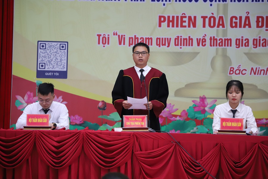 Sinh viên BCi hưởng ứng Ngày pháp luật nước Cộng hòa xã hội chủ nghĩa Việt Nam